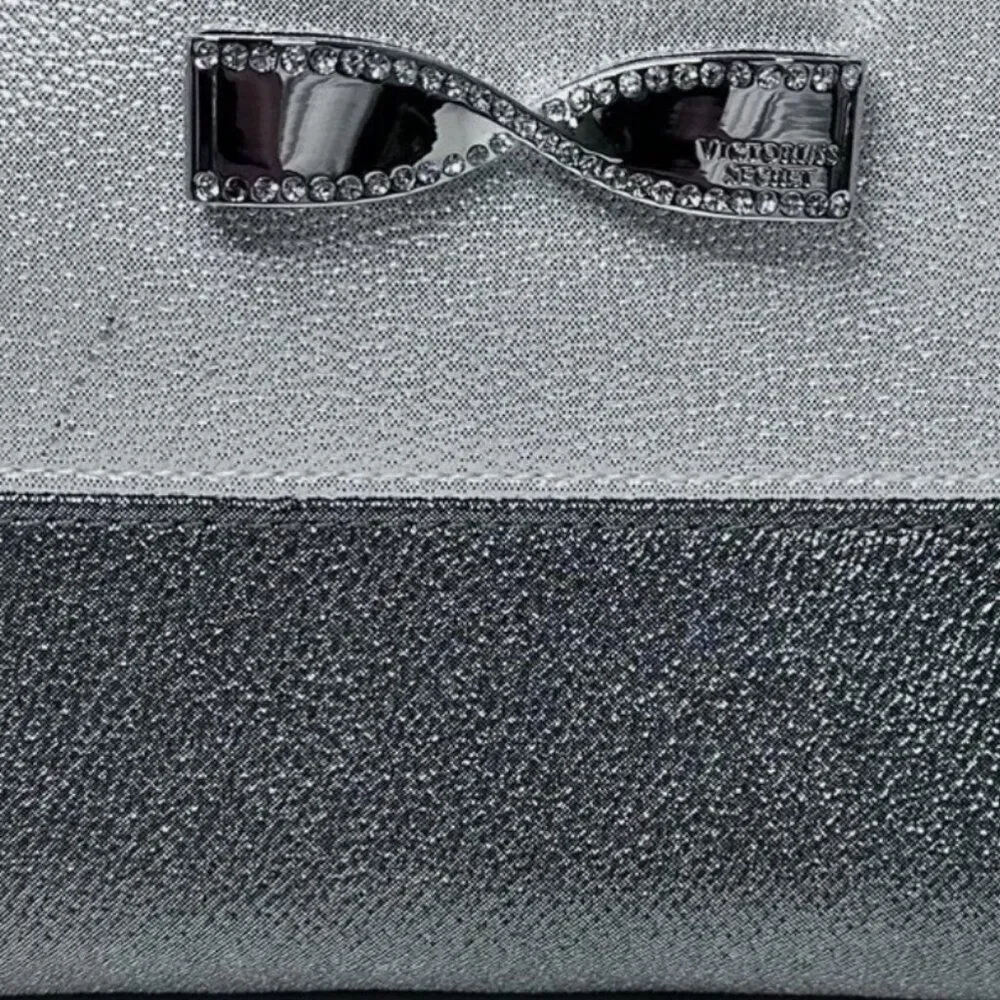 VICTORIA'S SECRET Two-Tone Silver makeup Beauty‎ Bag w/ Silver Bow zip close.